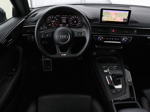 Audi A4 45 TFSI quattro Sport S line Black Edition | Leder | Trekhaak | 360 camera | Virtual Cockpit | Matrix LED | Navigatie | Sportstoelen | Park Assist | Climate control