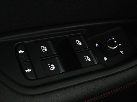 Audi A4 45 TFSI quattro Sport S line Black Edition | Leder | Trekhaak | 360 camera | Virtual Cockpit | Matrix LED | Navigatie | Sportstoelen | Park Assist | Climate control