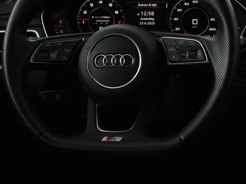 Audi A4 45 TFSI quattro Sport S line Black Edition | Leder | Trekhaak | 360 camera | Virtual Cockpit | Matrix LED | Navigatie | Sportstoelen | Park Assist | Climate control