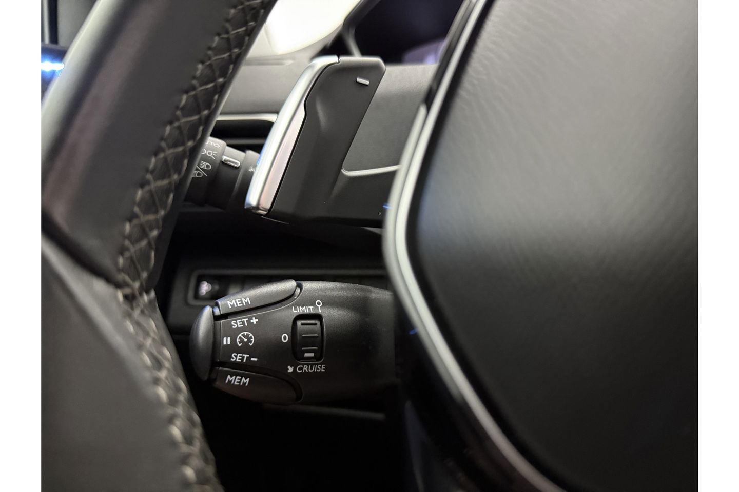 Peugeot 5008 1.2 PureTech 7p 360 Camera Pano Sfeerverl. LED Virtual Carplay Cruise Clima Navi Leder PDC 19"LMV