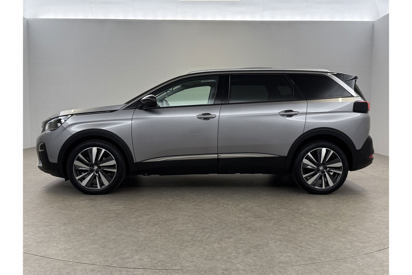 Peugeot 5008 1.2 PureTech 7p 360 Camera Pano Sfeerverl. LED Virtual Carplay Cruise Clima Navi Leder PDC 19"LMV