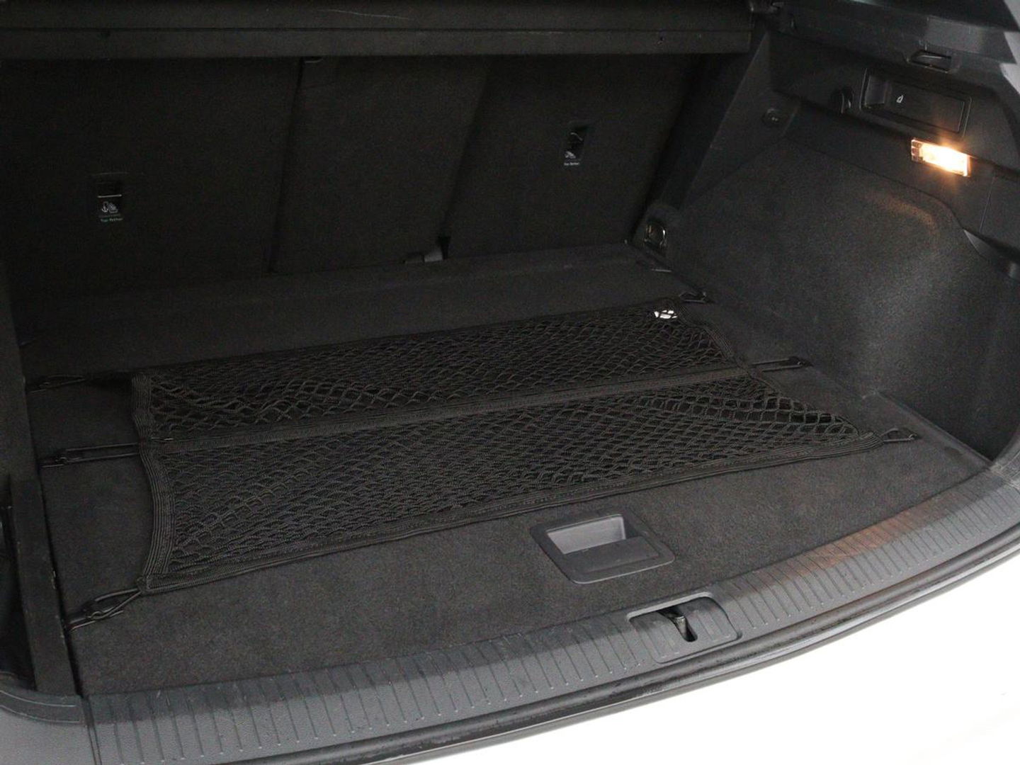 Volkswagen Tiguan 1.5 TSI R-Line | DSG | 360 camera | Active Info | Keyless | Adaptive cruise | Trekhaak | Full LED | Park Assist | Carplay | Navigatie