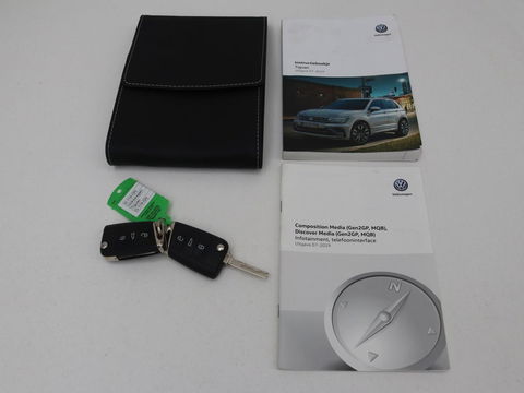 Volkswagen Tiguan 1.5 TSI R-Line | DSG | 360 camera | Active Info | Keyless | Adaptive cruise | Trekhaak | Full LED | Park Assist | Carplay | Navigatie