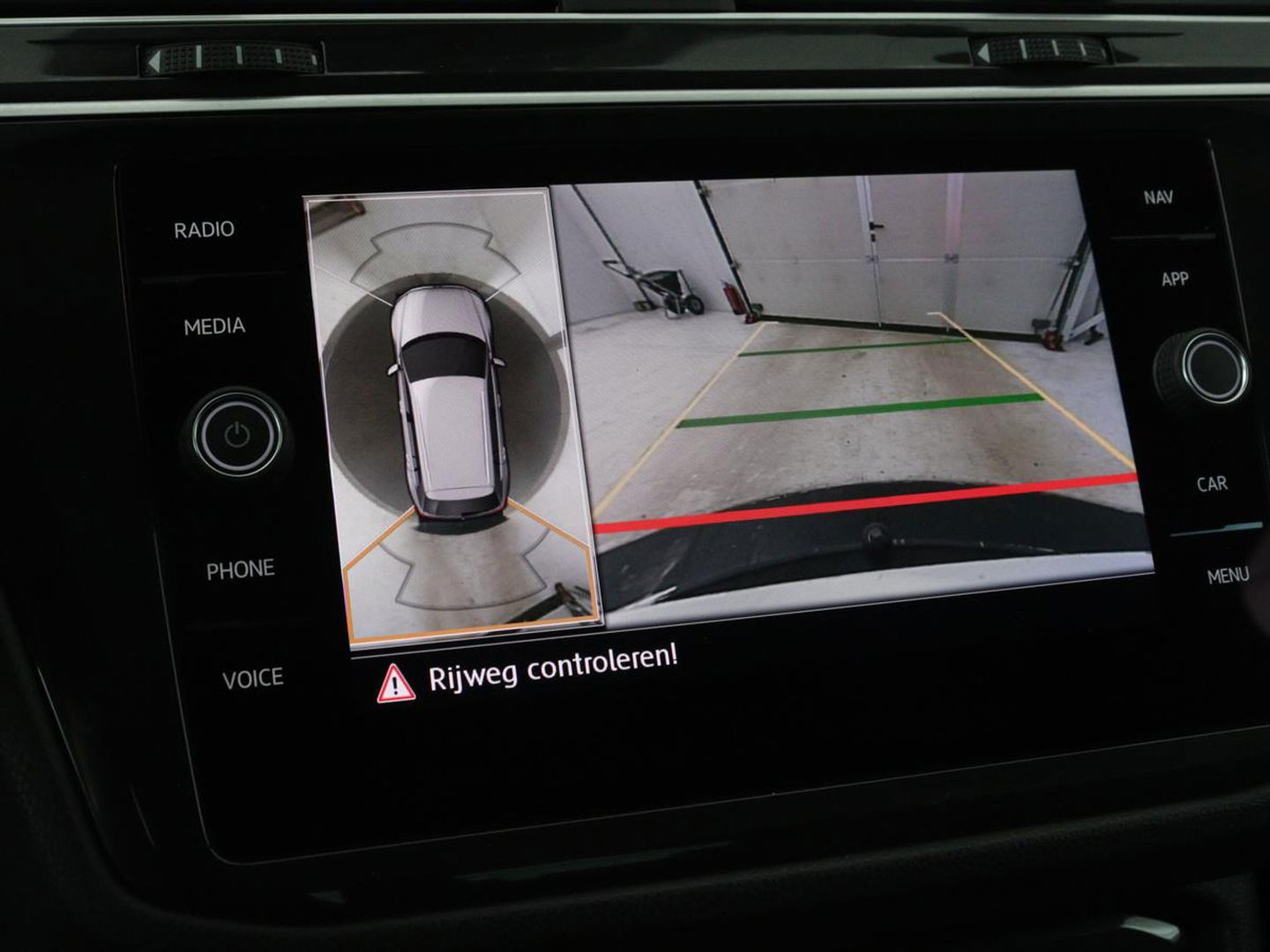 Volkswagen Tiguan 1.5 TSI R-Line | DSG | 360 camera | Active Info | Keyless | Adaptive cruise | Trekhaak | Full LED | Park Assist | Carplay | Navigatie