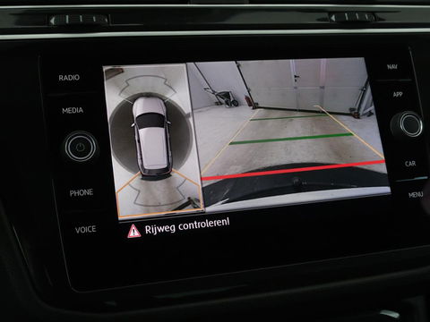 Volkswagen Tiguan 1.5 TSI R-Line | DSG | 360 camera | Active Info | Keyless | Adaptive cruise | Trekhaak | Full LED | Park Assist | Carplay | Navigatie