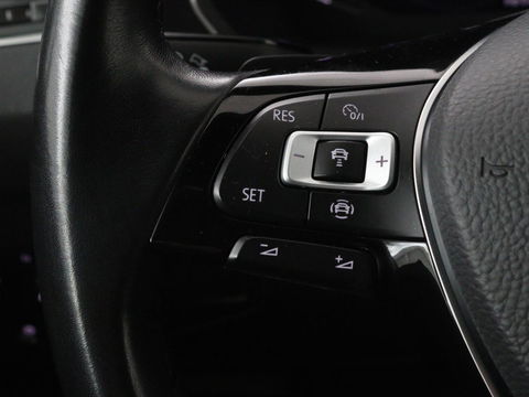 Volkswagen Tiguan 1.5 TSI R-Line | DSG | 360 camera | Active Info | Keyless | Adaptive cruise | Trekhaak | Full LED | Park Assist | Carplay | Navigatie