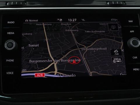 Volkswagen Tiguan 1.5 TSI R-Line | DSG | 360 camera | Active Info | Keyless | Adaptive cruise | Trekhaak | Full LED | Park Assist | Carplay | Navigatie