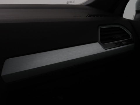 Volkswagen Tiguan 1.5 TSI R-Line | DSG | 360 camera | Active Info | Keyless | Adaptive cruise | Trekhaak | Full LED | Park Assist | Carplay | Navigatie