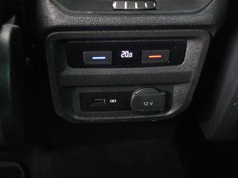 Volkswagen Tiguan 1.5 TSI R-Line | DSG | 360 camera | Active Info | Keyless | Adaptive cruise | Trekhaak | Full LED | Park Assist | Carplay | Navigatie