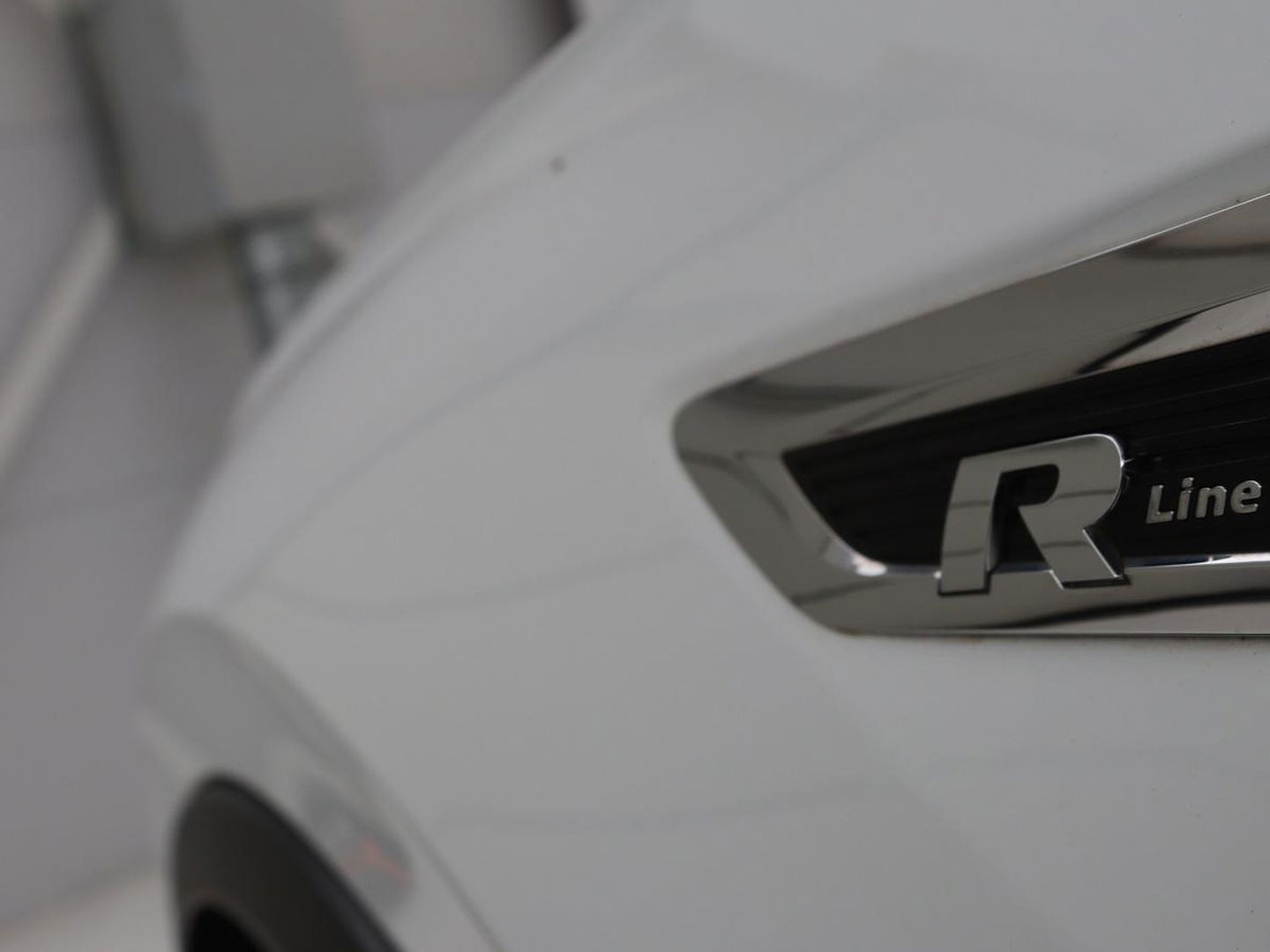 Volkswagen Tiguan 1.5 TSI R-Line | DSG | 360 camera | Active Info | Keyless | Adaptive cruise | Trekhaak | Full LED | Park Assist | Carplay | Navigatie