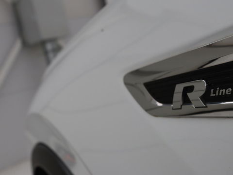 Volkswagen Tiguan 1.5 TSI R-Line | DSG | 360 camera | Active Info | Keyless | Adaptive cruise | Trekhaak | Full LED | Park Assist | Carplay | Navigatie