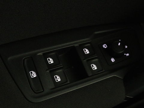 Volkswagen Tiguan 1.5 TSI R-Line | DSG | 360 camera | Active Info | Keyless | Adaptive cruise | Trekhaak | Full LED | Park Assist | Carplay | Navigatie