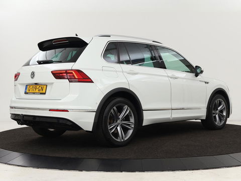 Volkswagen Tiguan 1.5 TSI R-Line | DSG | 360 camera | Active Info | Keyless | Adaptive cruise | Trekhaak | Full LED | Park Assist | Carplay | Navigatie