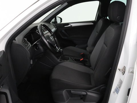Volkswagen Tiguan 1.5 TSI R-Line | DSG | 360 camera | Active Info | Keyless | Adaptive cruise | Trekhaak | Full LED | Park Assist | Carplay | Navigatie