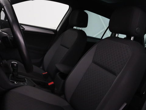 Volkswagen Tiguan 1.5 TSI R-Line | DSG | 360 camera | Active Info | Keyless | Adaptive cruise | Trekhaak | Full LED | Park Assist | Carplay | Navigatie