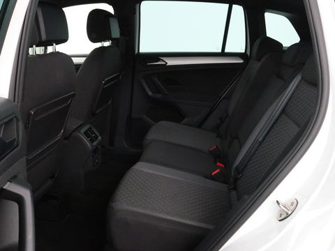 Volkswagen Tiguan 1.5 TSI R-Line | DSG | 360 camera | Active Info | Keyless | Adaptive cruise | Trekhaak | Full LED | Park Assist | Carplay | Navigatie