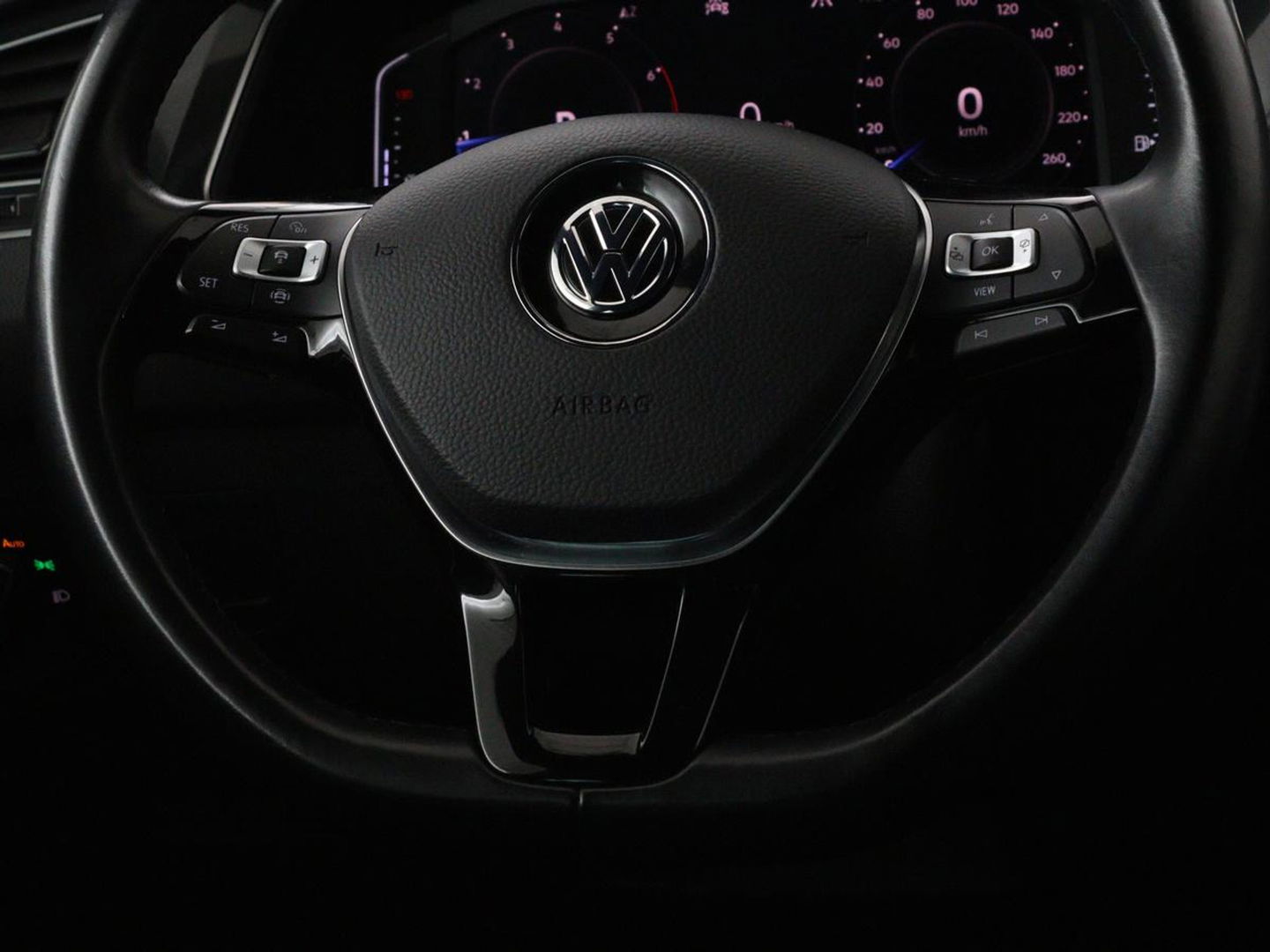 Volkswagen Tiguan 1.5 TSI R-Line | DSG | 360 camera | Active Info | Keyless | Adaptive cruise | Trekhaak | Full LED | Park Assist | Carplay | Navigatie