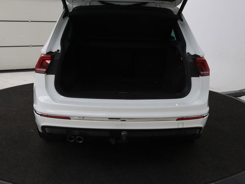 Volkswagen Tiguan 1.5 TSI R-Line | DSG | 360 camera | Active Info | Keyless | Adaptive cruise | Trekhaak | Full LED | Park Assist | Carplay | Navigatie