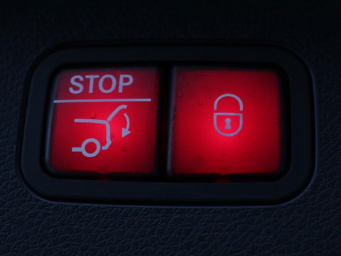 Mercedes-Benz E-Klasse 300e Business Solution AMG | Leder | Trekhaak | Stoelverwarming | 360 camera | Carplay | Sfeerverlichting | Matrix LED | Keyless | Navigatie