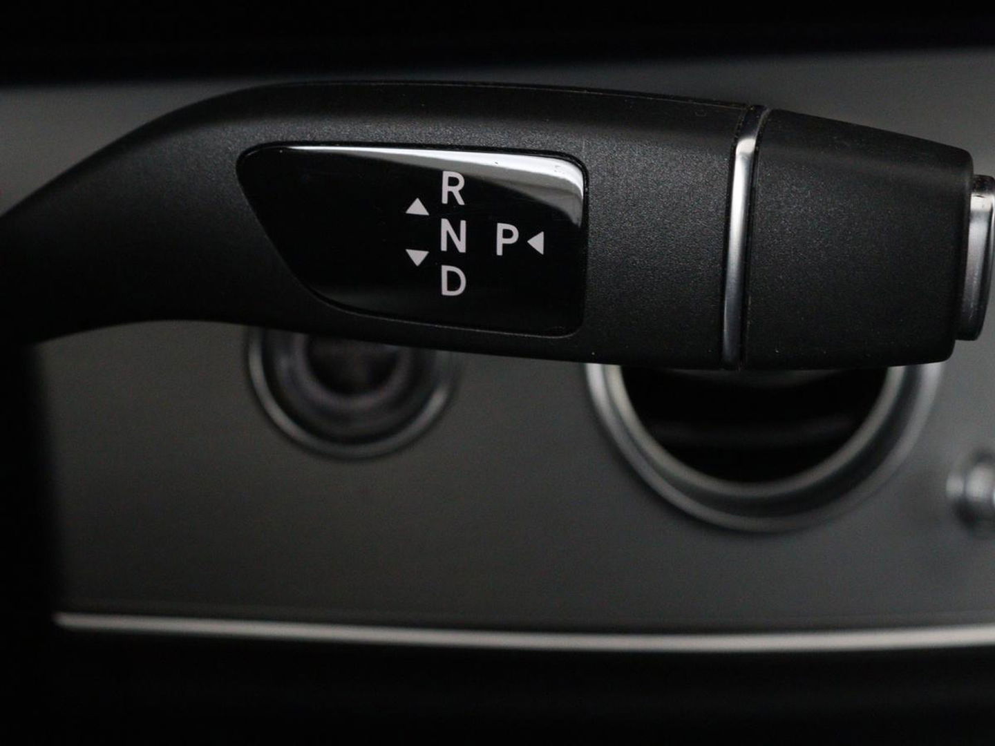 Mercedes-Benz E-Klasse 300e Business Solution AMG | Leder | Trekhaak | Stoelverwarming | 360 camera | Carplay | Sfeerverlichting | Matrix LED | Keyless | Navigatie