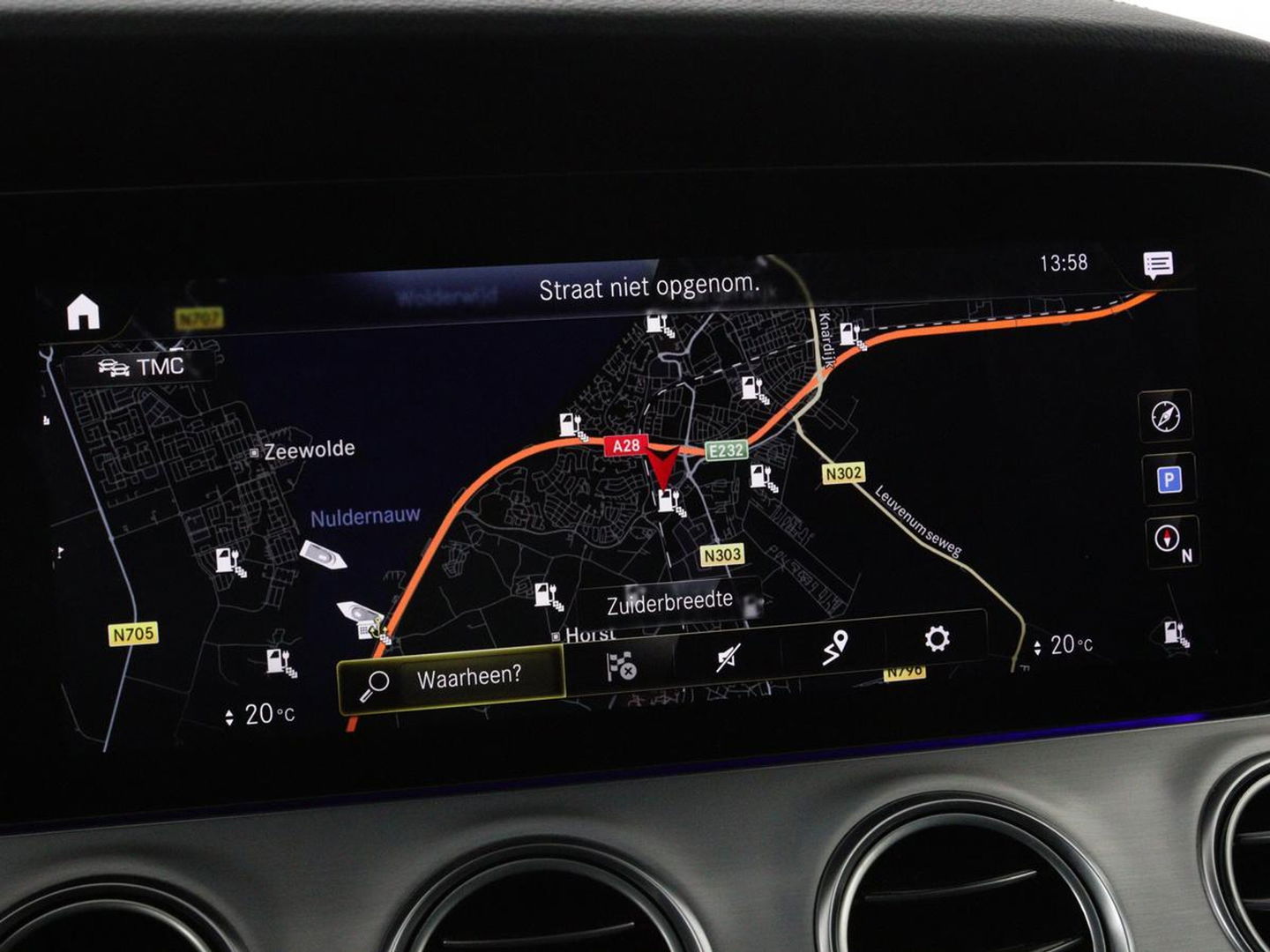 Mercedes-Benz E-Klasse 300e Business Solution AMG | Leder | Trekhaak | Stoelverwarming | 360 camera | Carplay | Sfeerverlichting | Matrix LED | Keyless | Navigatie
