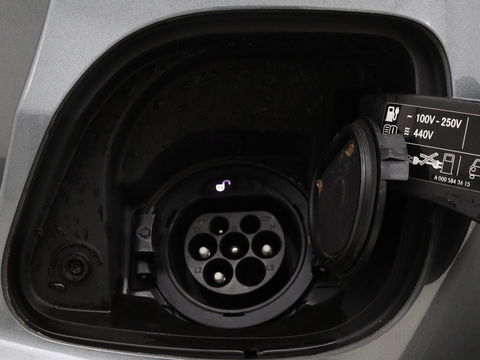 Mercedes-Benz E-Klasse 300e Business Solution AMG | Leder | Trekhaak | Stoelverwarming | 360 camera | Carplay | Sfeerverlichting | Matrix LED | Keyless | Navigatie