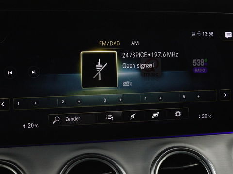 Mercedes-Benz E-Klasse 300e Business Solution AMG | Leder | Trekhaak | Stoelverwarming | 360 camera | Carplay | Sfeerverlichting | Matrix LED | Keyless | Navigatie