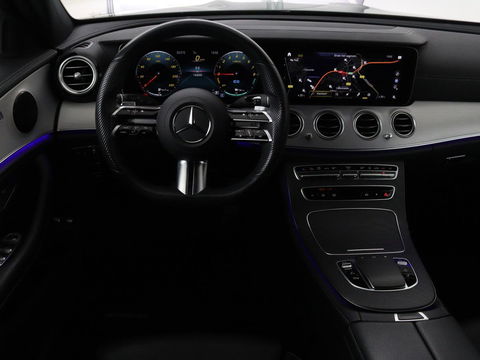 Mercedes-Benz E-Klasse 300e Business Solution AMG | Leder | Trekhaak | Stoelverwarming | 360 camera | Carplay | Sfeerverlichting | Matrix LED | Keyless | Navigatie