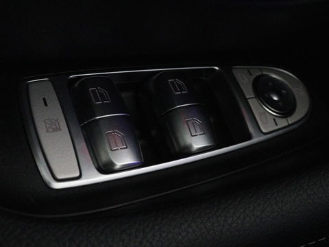 Mercedes-Benz E-Klasse 300e Business Solution AMG | Leder | Trekhaak | Stoelverwarming | 360 camera | Carplay | Sfeerverlichting | Matrix LED | Keyless | Navigatie