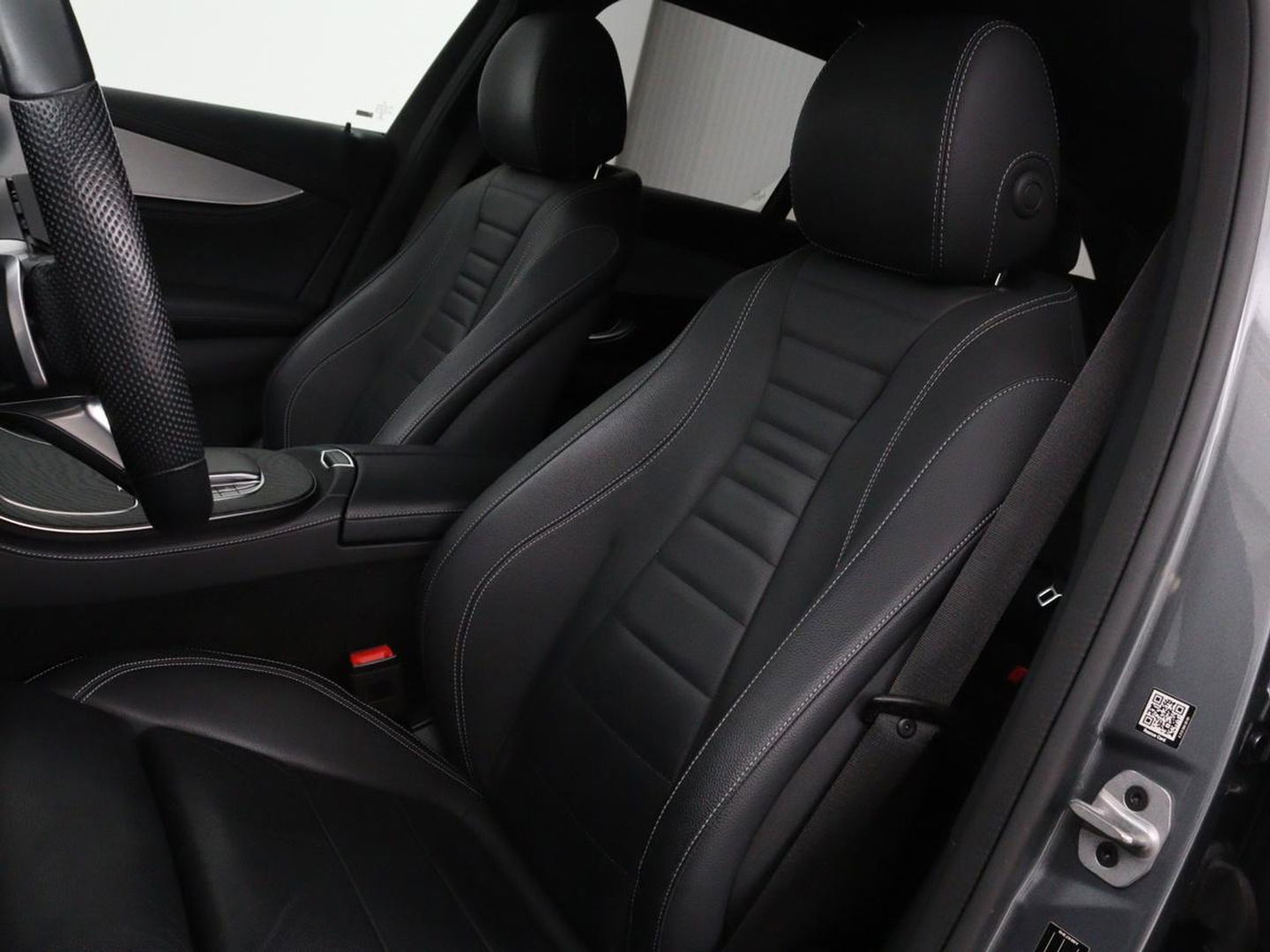 Mercedes-Benz E-Klasse 300e Business Solution AMG | Leder | Trekhaak | Stoelverwarming | 360 camera | Carplay | Sfeerverlichting | Matrix LED | Keyless | Navigatie