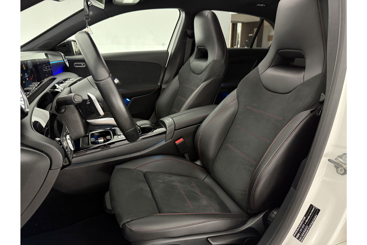 Mercedes-Benz A-Klasse 200 AMG 164PK Pano Camera Sfeerverl. LED Virtual Navi Clima Cruise PDC 18"LMV