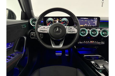 Mercedes-Benz A-Klasse 200 AMG 164PK Pano Camera Sfeerverl. LED Virtual Navi Clima Cruise PDC 18"LMV