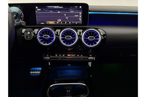 Mercedes-Benz A-Klasse 200 AMG 164PK Pano Camera Sfeerverl. LED Virtual Navi Clima Cruise PDC 18"LMV