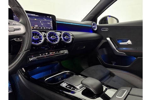 Mercedes-Benz A-Klasse 200 AMG 164PK Pano Camera Sfeerverl. LED Virtual Navi Clima Cruise PDC 18"LMV