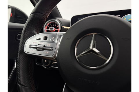 Mercedes-Benz A-Klasse 200 AMG 164PK Pano Camera Sfeerverl. LED Virtual Navi Clima Cruise PDC 18"LMV