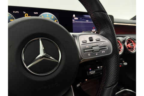 Mercedes-Benz A-Klasse 200 AMG 164PK Pano Camera Sfeerverl. LED Virtual Navi Clima Cruise PDC 18"LMV