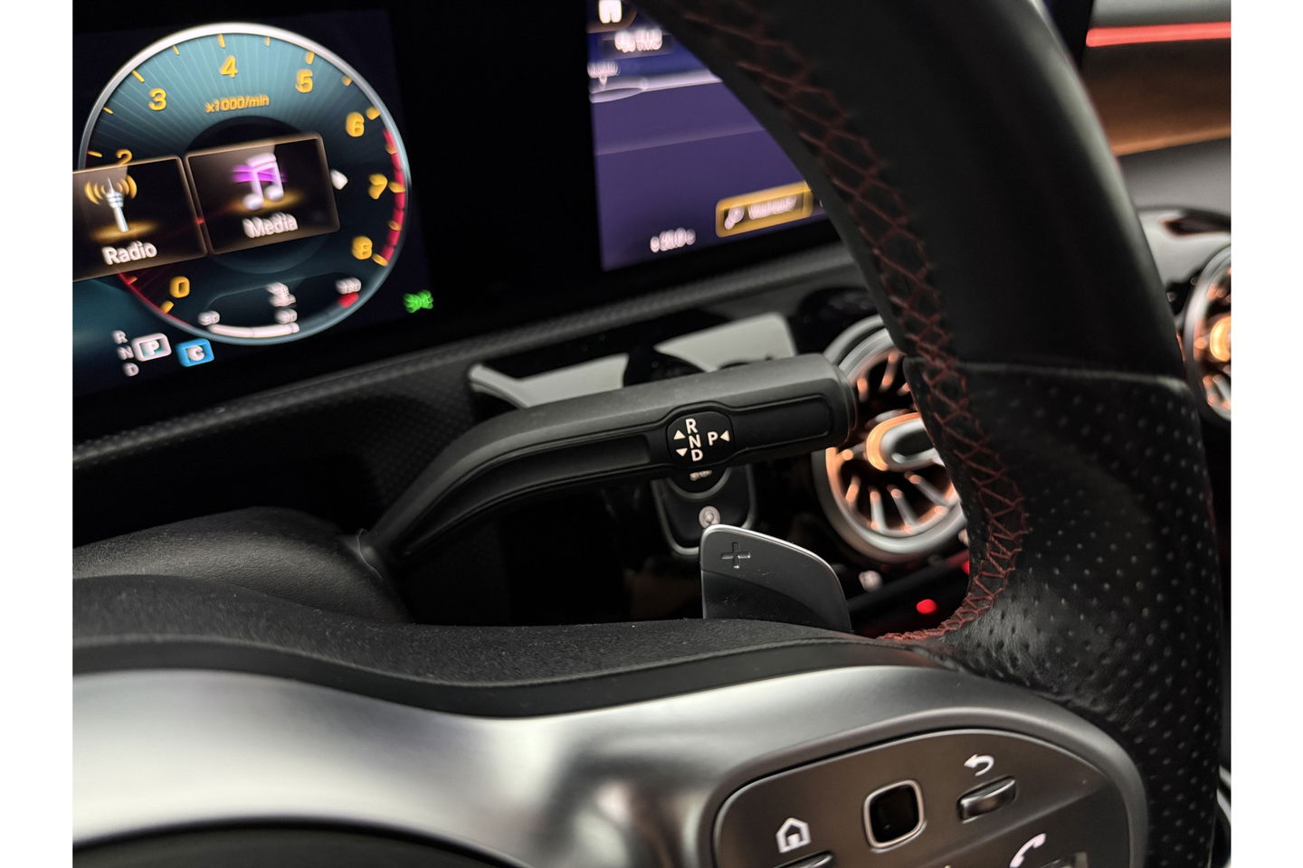 Mercedes-Benz A-Klasse 200 AMG 164PK Pano Camera Sfeerverl. LED Virtual Navi Clima Cruise PDC 18"LMV