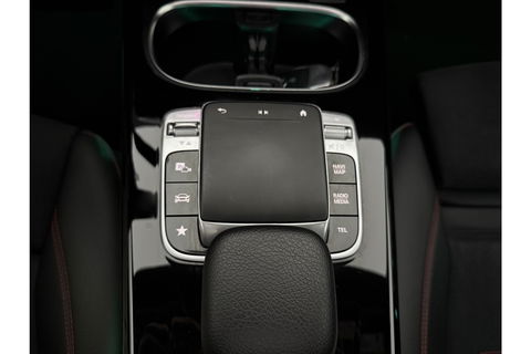 Mercedes-Benz A-Klasse 200 AMG 164PK Pano Camera Sfeerverl. LED Virtual Navi Clima Cruise PDC 18"LMV