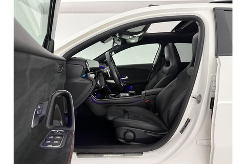 Mercedes-Benz A-Klasse 200 AMG 164PK Pano Camera Sfeerverl. LED Virtual Navi Clima Cruise PDC 18"LMV