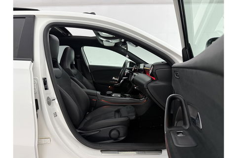 Mercedes-Benz A-Klasse 200 AMG 164PK Pano Camera Sfeerverl. LED Virtual Navi Clima Cruise PDC 18"LMV