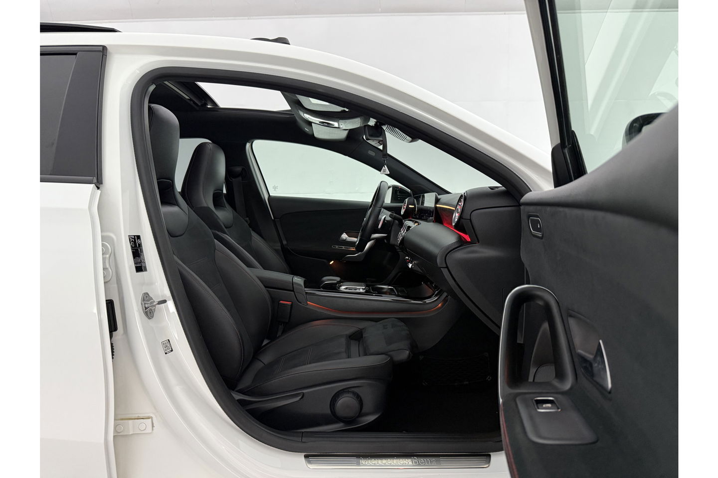 Mercedes-Benz A-Klasse 200 AMG 164PK Pano Camera Sfeerverl. LED Virtual Navi Clima Cruise PDC 18"LMV