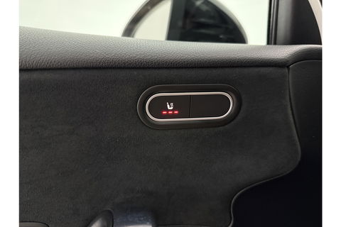 Mercedes-Benz A-Klasse 200 AMG 164PK Pano Camera Sfeerverl. LED Virtual Navi Clima Cruise PDC 18"LMV