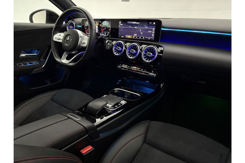 Mercedes-Benz A-Klasse 200 AMG 164PK Pano Camera Sfeerverl. LED Virtual Navi Clima Cruise PDC 18"LMV