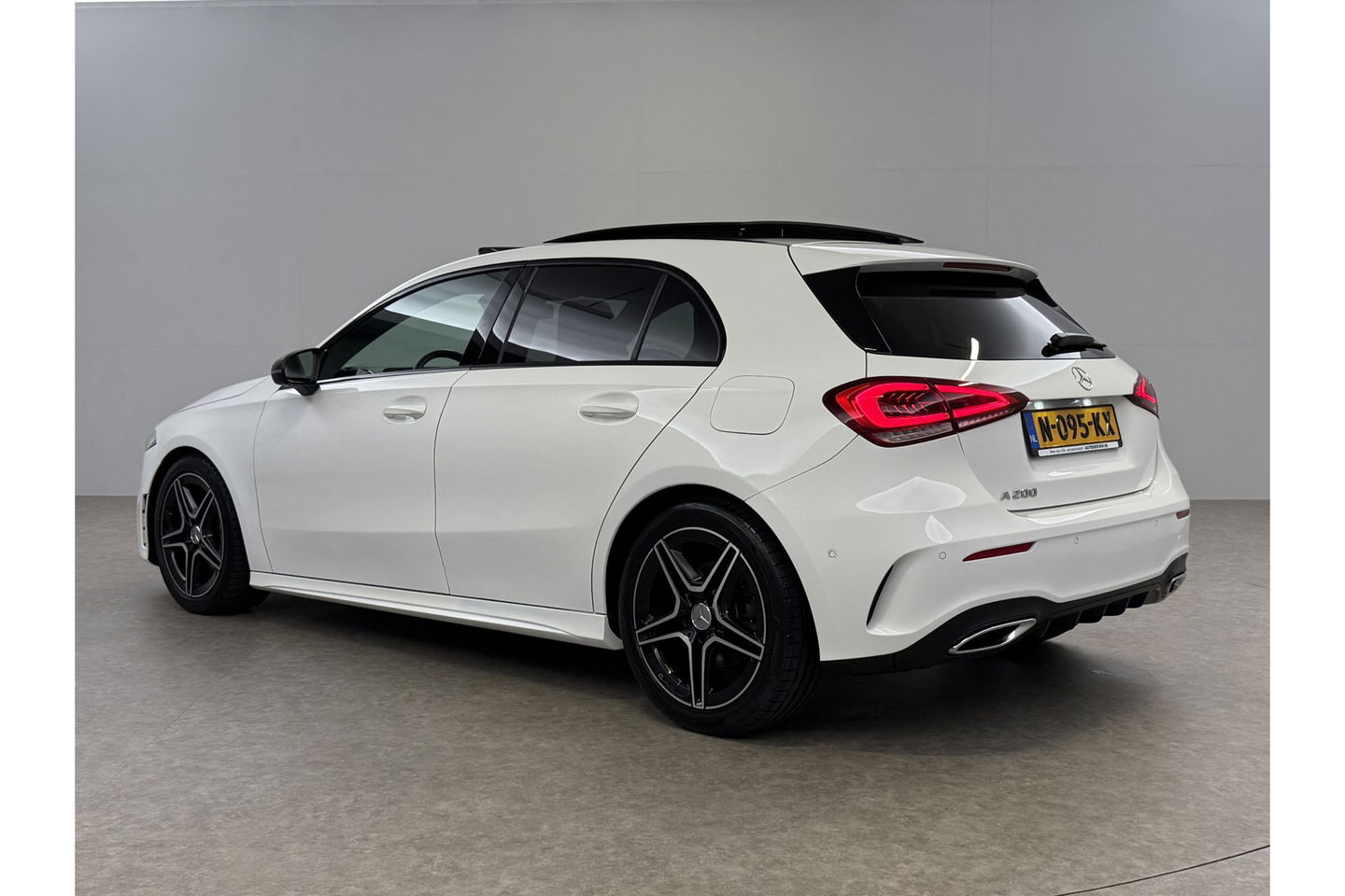 Mercedes-Benz A-Klasse 200 AMG 164PK Pano Camera Sfeerverl. LED Virtual Navi Clima Cruise PDC 18"LMV