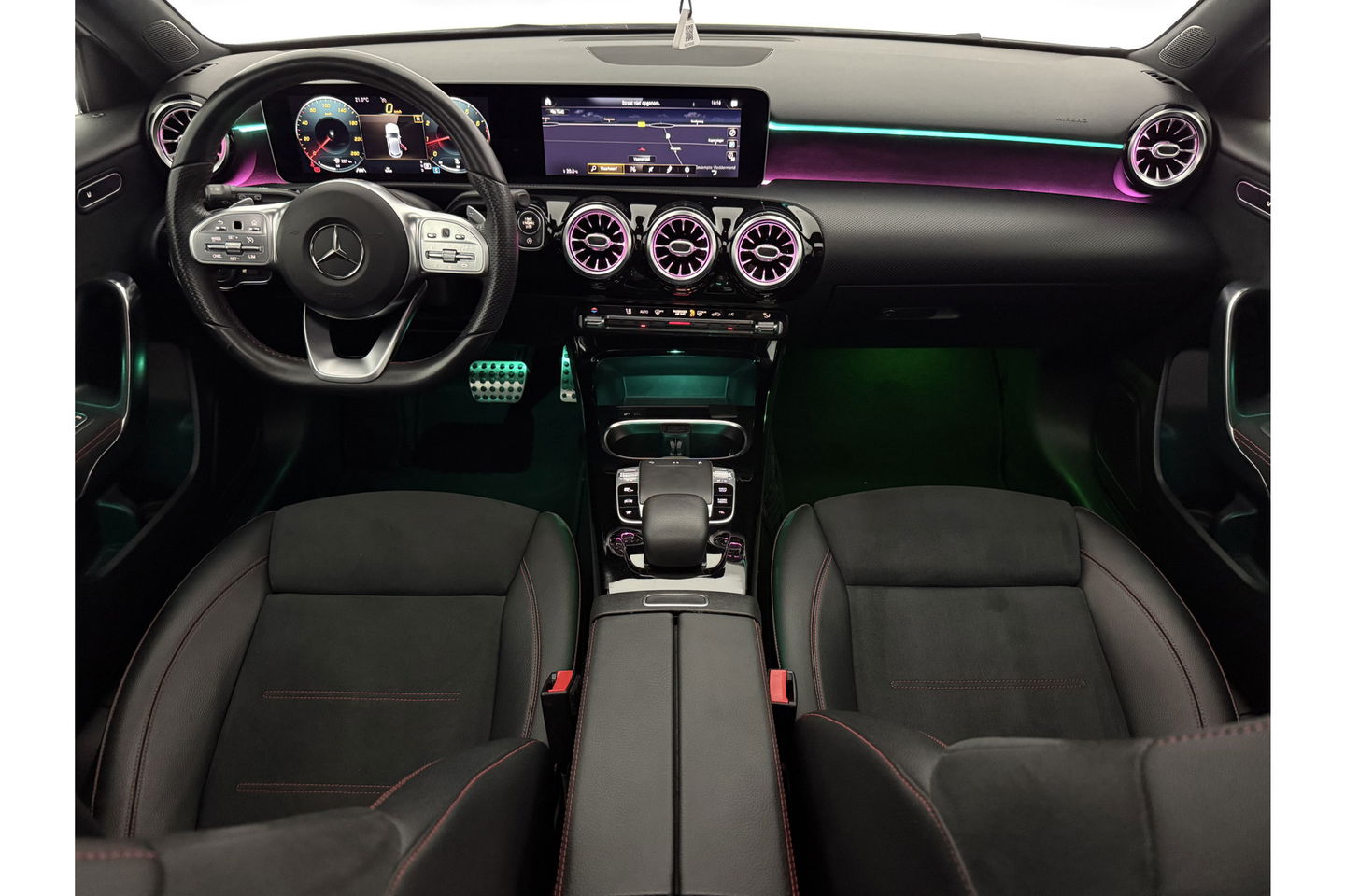 Mercedes-Benz A-Klasse 200 AMG 164PK Pano Camera Sfeerverl. LED Virtual Navi Clima Cruise PDC 18"LMV