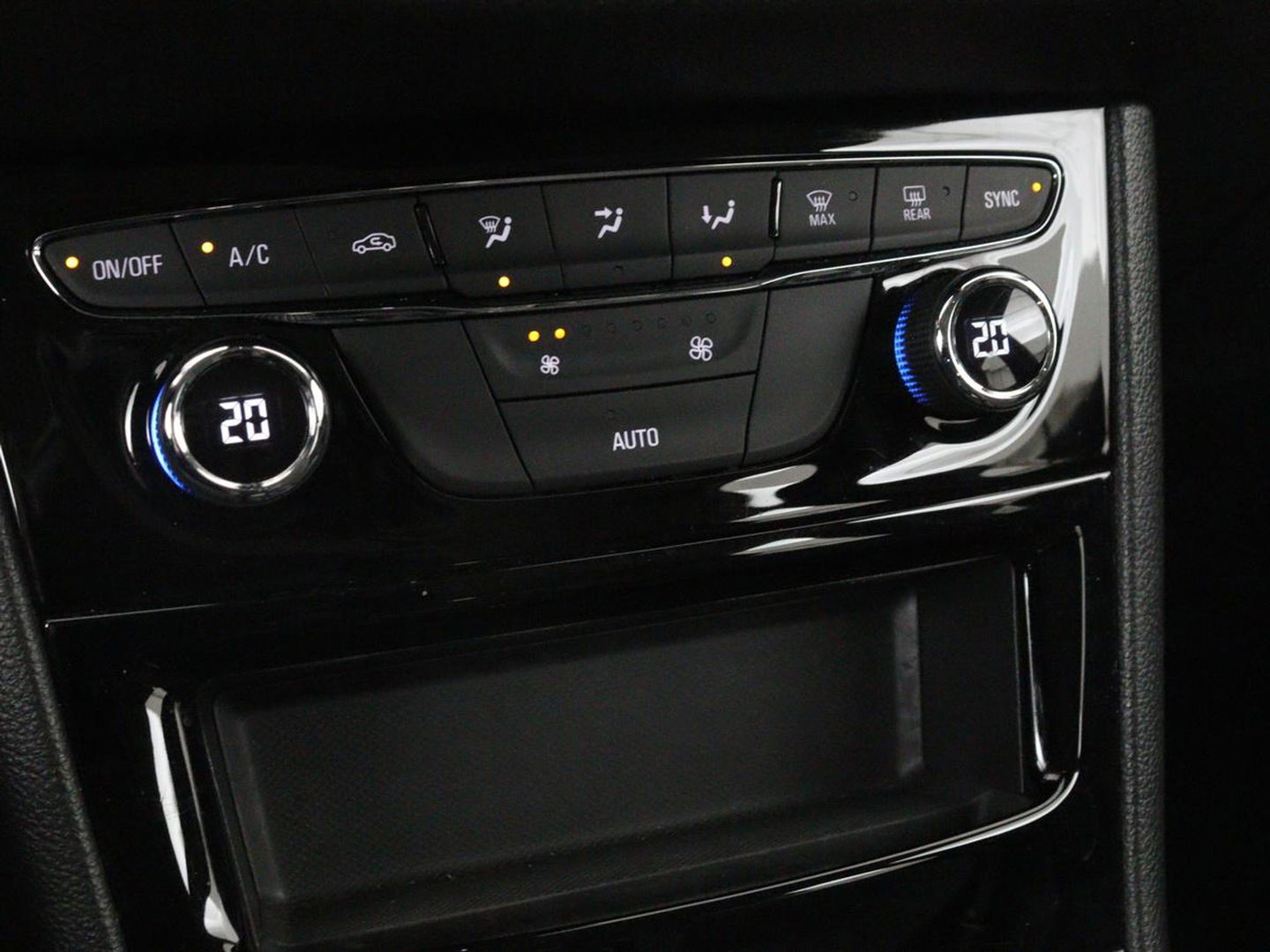 Opel Astra 1.4 Turbo Elegance | Automaat | Matrix LED | Camera | Carplay | Navigatie | Climate control | Bluetooth | Cruise control