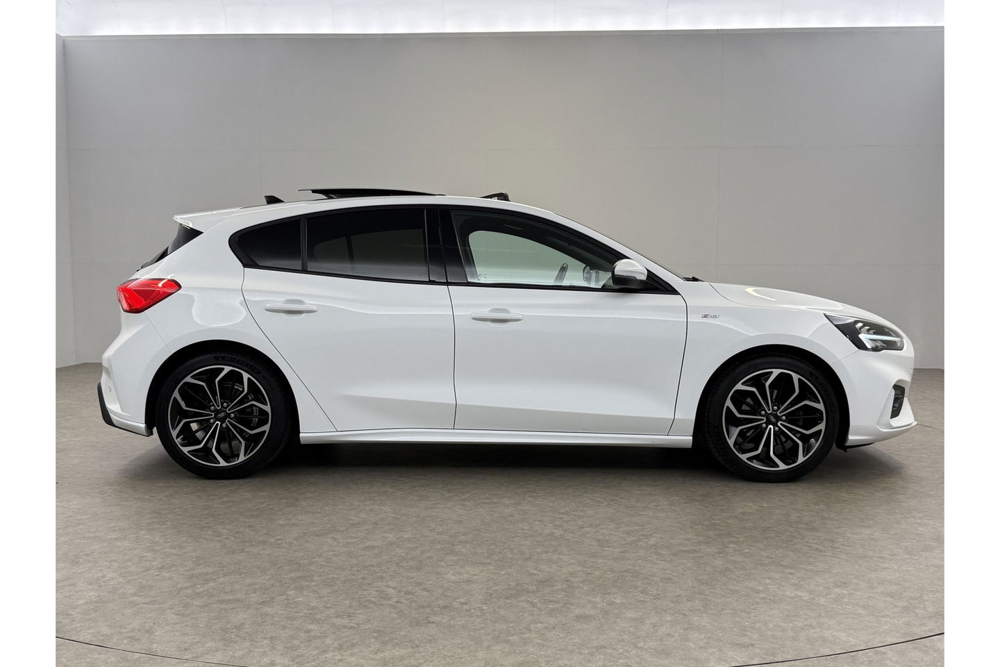 Ford Focus 1.0 EcoBoost ST Line b&o Audio Pano LED Carplay Clima Cruise Navigatie PDC 18"LMV