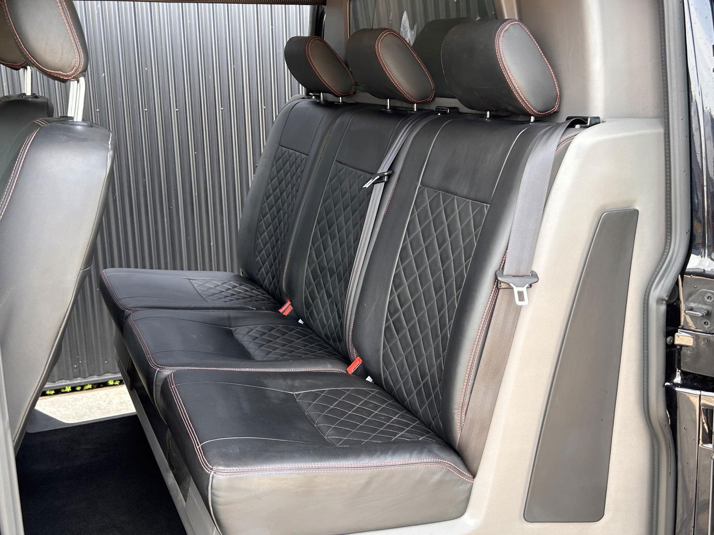 Volkswagen Transporter BULLI 2.0 TDI L2H1 30 DC | 2x SCHUIFDEUR | STOELVERWARMING | LED | LEDER