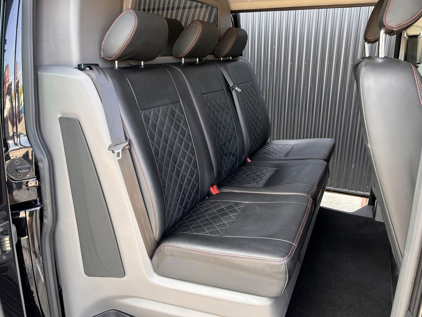 Volkswagen Transporter BULLI 2.0 TDI L2H1 30 DC | 2x SCHUIFDEUR | STOELVERWARMING | LED | LEDER