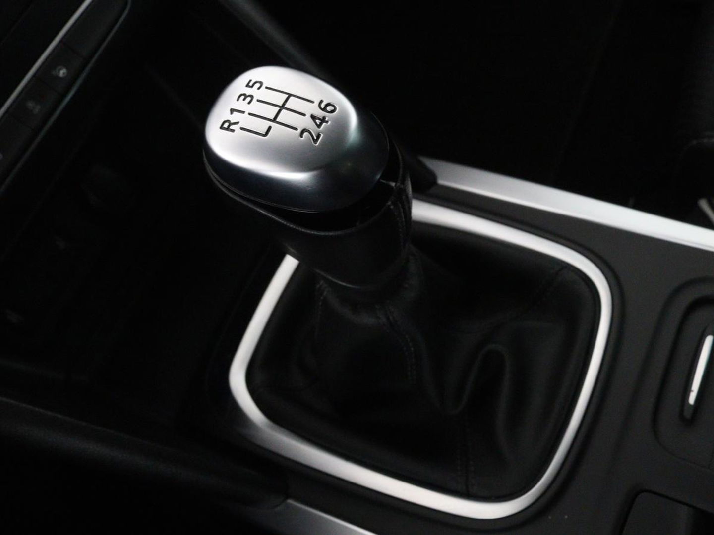 Renault Mégane 1.3 TCe Bose | Trekhaak | Carplay | Climate control | Navigatie | Dodehoek detectie | Park Assist | Cruise control